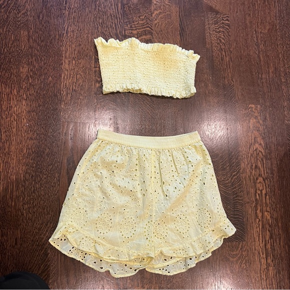 MISSGUIDED CO-ORD BRODERIE SET IN YELLOW - Picture 4 of 11